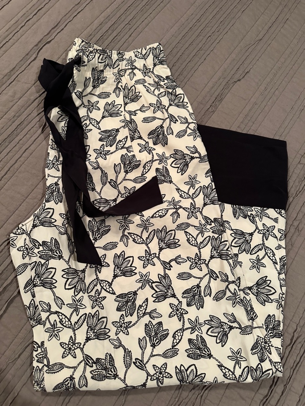 H & M Black & Cream Floral Wide-Leg pants